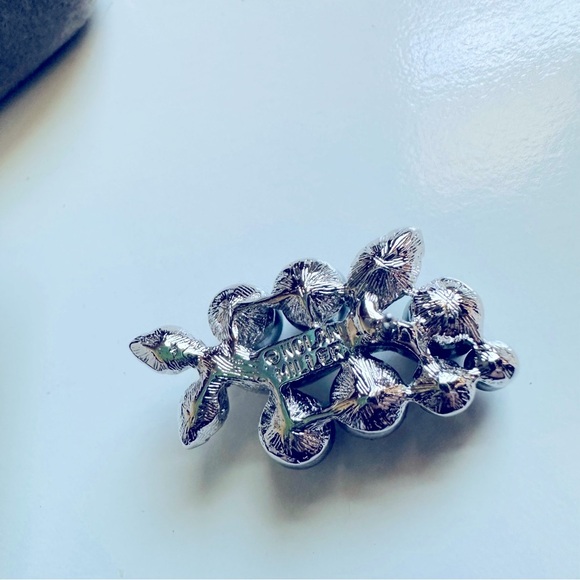 NIB VTV Nolan Miller Glamour Collection Faux Pearl & Crystal Silver Earrings - Picture 4 of 5